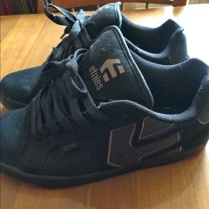 Etnies skate shoes